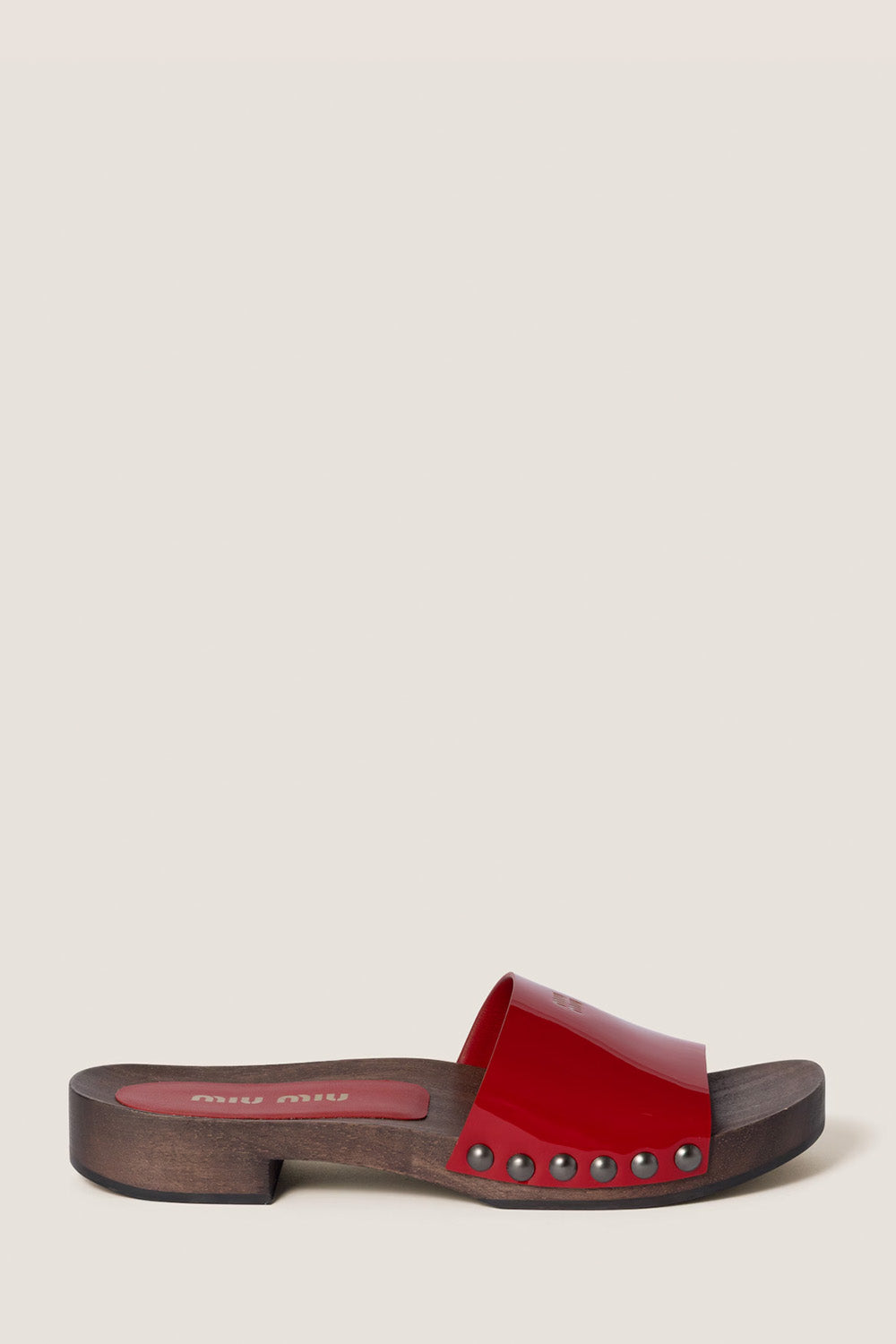 Miu Miu Patent leather clogs 関税込 ミュウミュウのスリッパ 0400022953433?wid=900