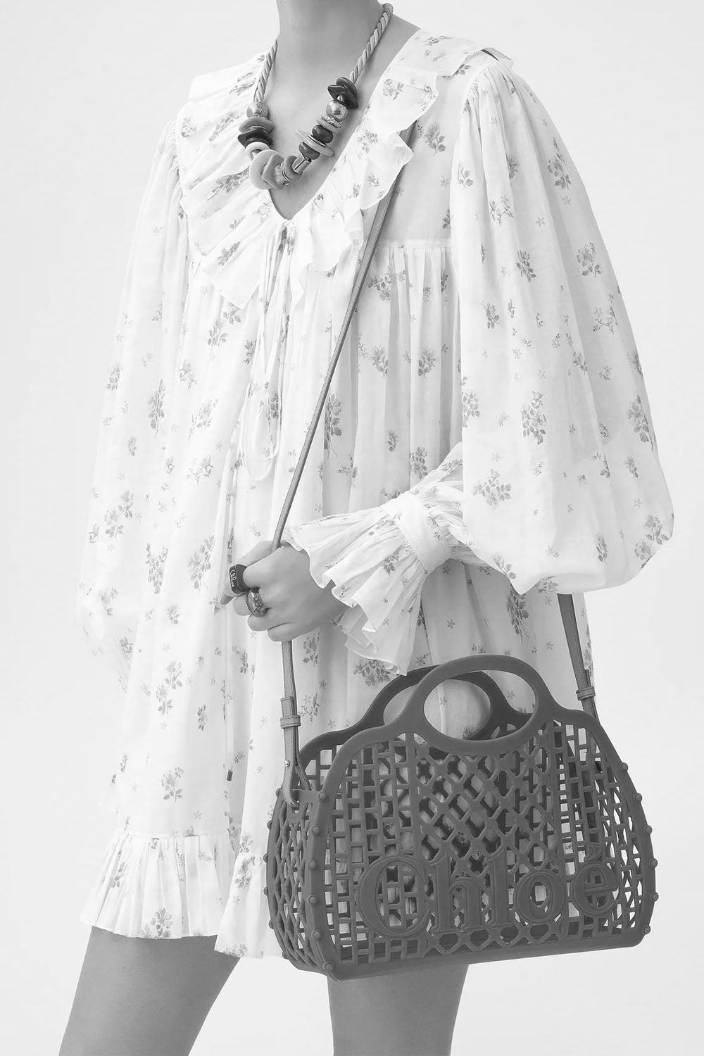 関税送料込【Chloe】ジェリー製Chloe Cageトートバッグ Chloé ジェリー製Chloé Cageトートバッグ | Chloé JP