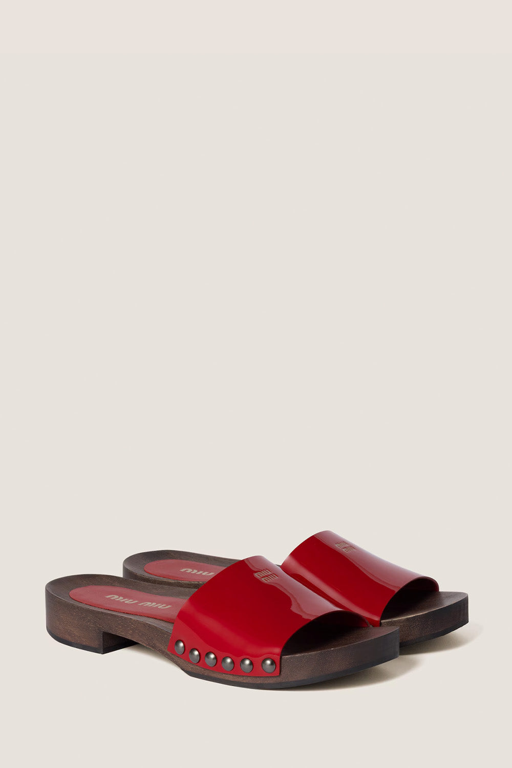 【関税&送料込】Miu Miu Fuchsia Leather Clogs 266899_13.jpg?quality=80&bg-