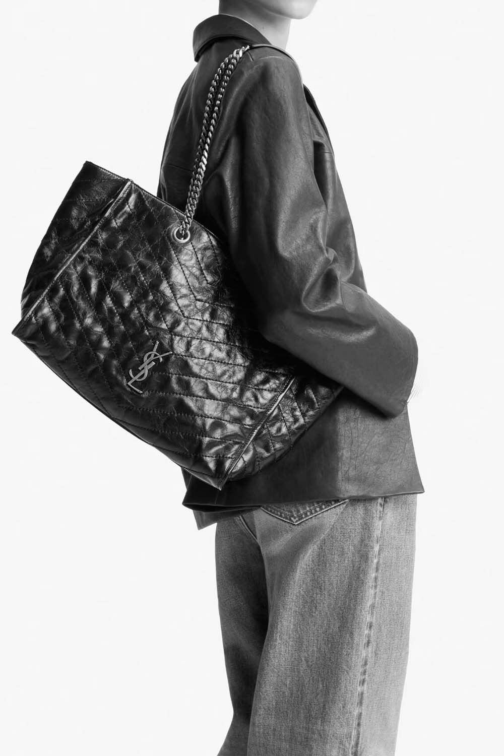 Niki Shopping In Vintage Leather