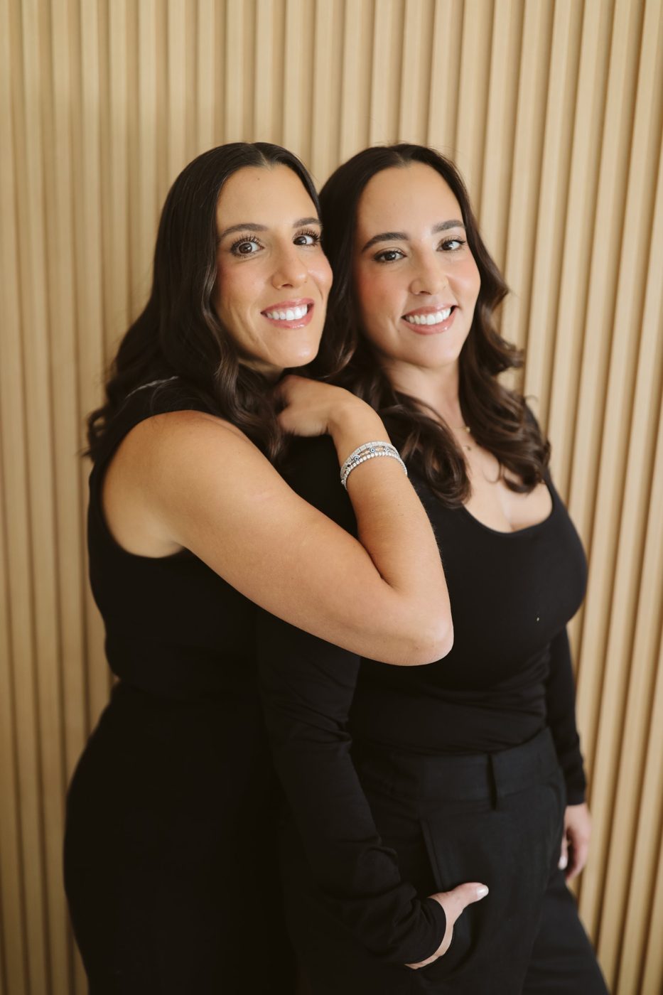 Lore and Pao, the founders of The Sale Sisters